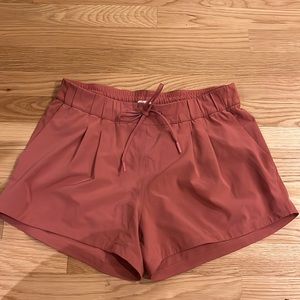 Lululemon Stroll at Sundown Short 3" Pink Size 6